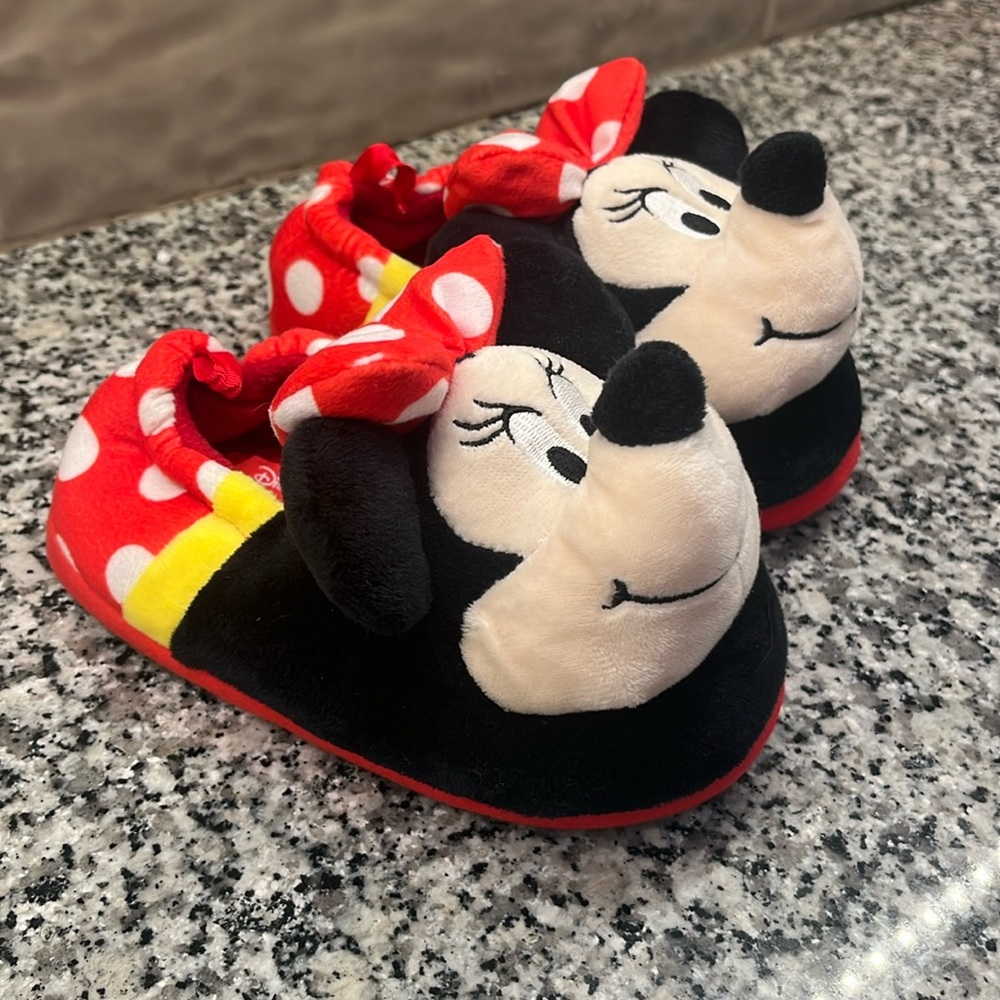 Disney Minnie Mouse Slippers- Size 11/12 NWOT